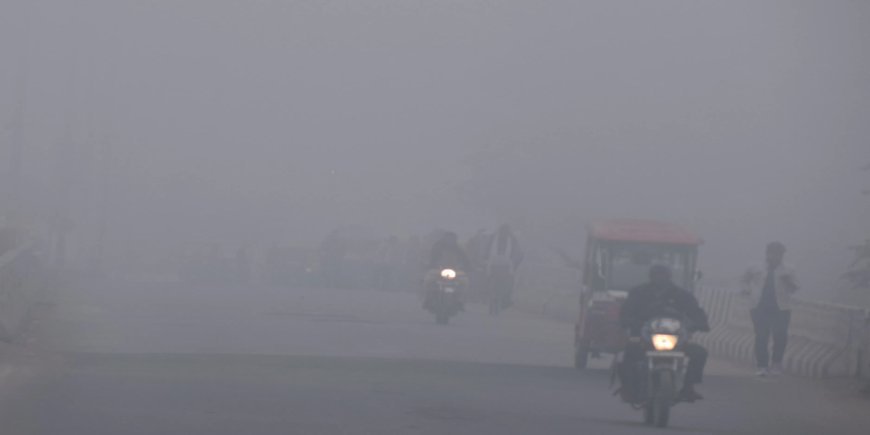 Fog covered Agra on the first morning of the new year, temperature reached 9.7 degrees, in 2021 it was only 2 degrees