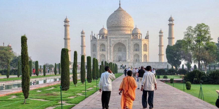 Huge crowd of tourists at Taj Mahal on the first day of New Year, long queues for entry