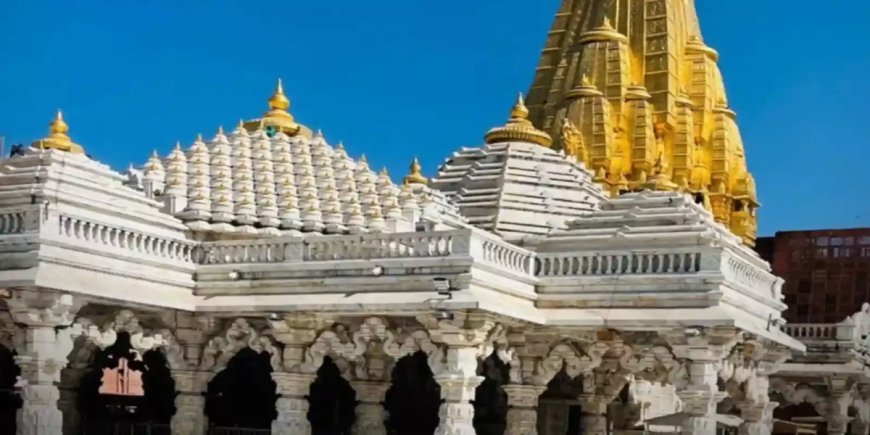 Huge crowd of devotees in temples in Agra on New Year, bouncers deployed for security, chants of "Har Har Mahadev" were heard