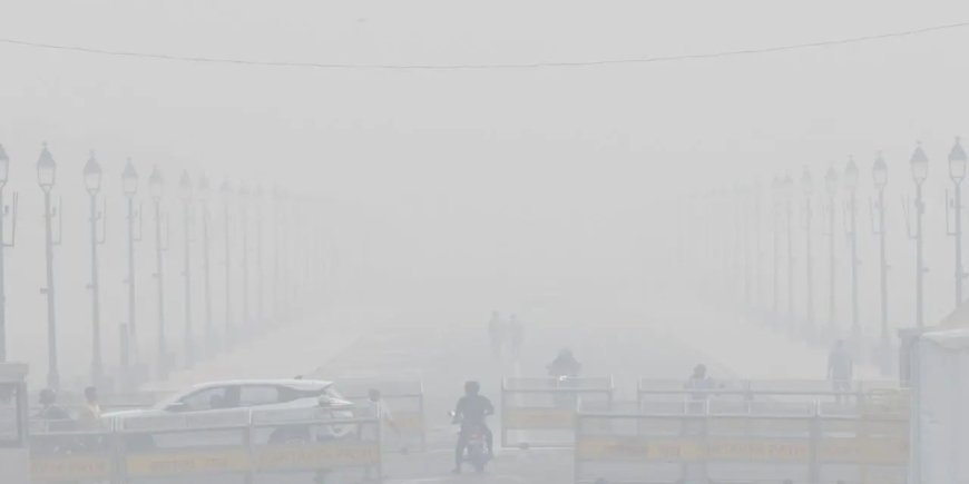 There was dense fog in Agra throughout the night, the minimum temperature on Saturday increased by 3 degrees Celsius compared to Friday