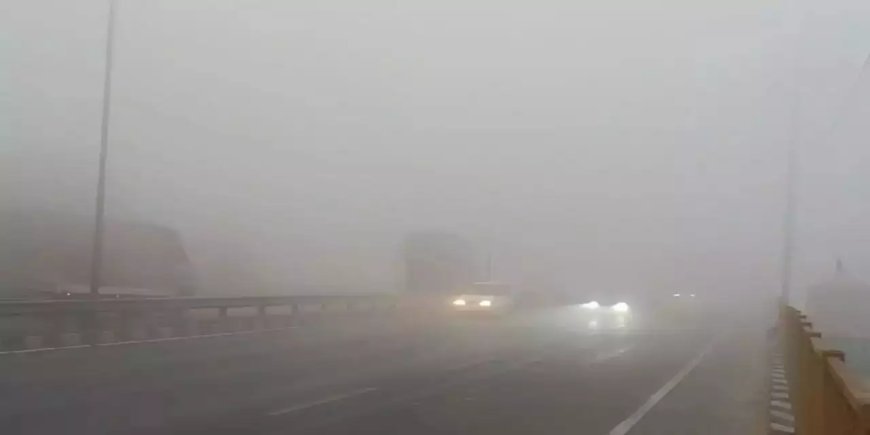 People in Agra faced a lot of problems due to dense fog this morning, rain is possible tomorrow