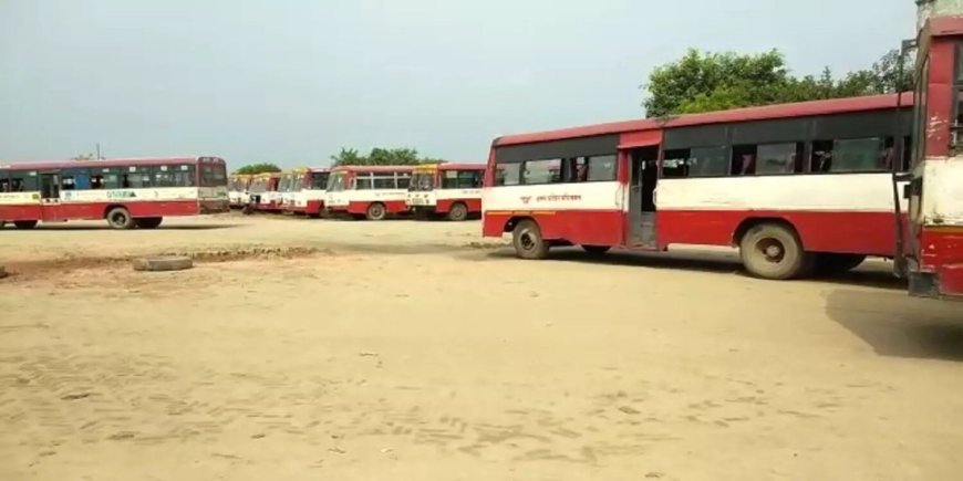 Agra residents eager to take bath in Maha Kumbh, Roadways increased bus services, 10 buses full of people left for Prayagraj on Sunday